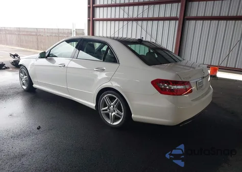 2013 Mercedes-Benz E 350 z USA, uszkodzony, nr VIN WDDHF5KB3DA766288